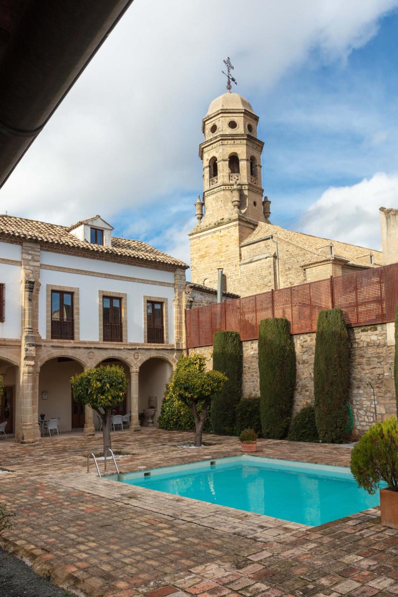 Hotel Puerta De La Luna Baeza Exterior photo