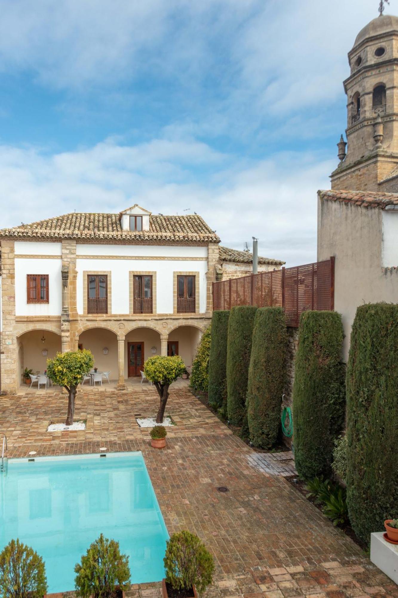 Hotel Puerta De La Luna Baeza Exterior photo