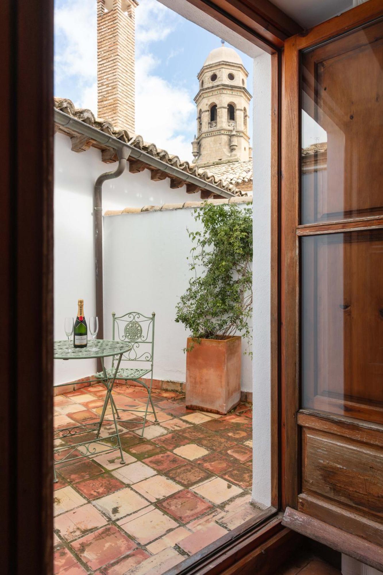 Hotel Puerta De La Luna Baeza Exterior photo